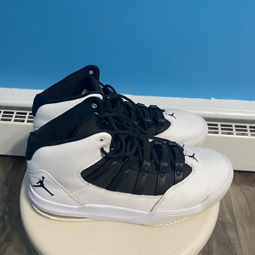 Men’s Jordan’s size 9.5